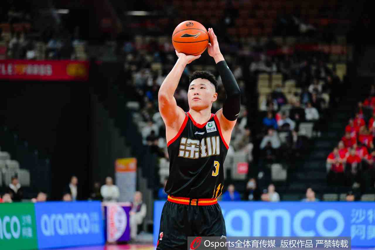 一手好跳投!贺希宁半场7中5拿到13分6板2助 连续漂移中投命中
